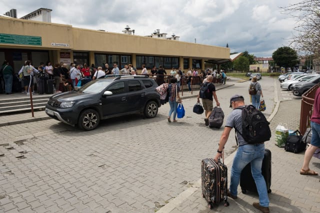 Numărul refugiaților din UE s-a stabilizat în 2025 după un deceniu de creștere