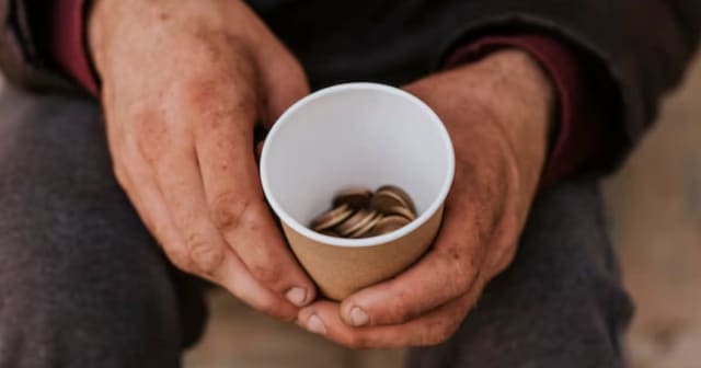 Patru persoane reținute în Călărași după ce și-au pus copiii la cerșit, minorii fiind preluați de Protecție