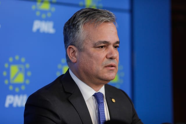 Deputatul PNL Ștefan Stoica cere lui Veștea să participe la congresul de duminică: «De ce fug?»