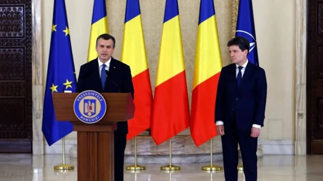 Gigi Becali critică dur luptele politice pentru numirea noului premier: „Votați Guvern, nebunilor!”