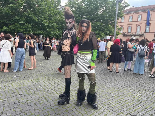 Mii de persoane participă la marșul Cluj Pride pentru drepturi egale și acceptare