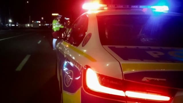Șofer băut și cu permisul anulat, reținut după ce a încercat să fugă de polițiști la Sascut