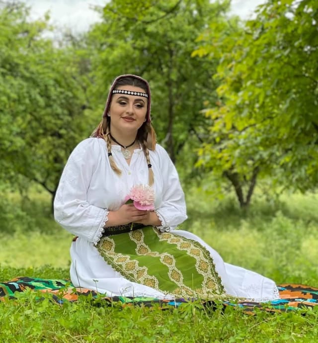 Roxana Rozovlean și Grupul vocal Icoane bănățene, în direct de Sânziene la Radio Timișoara