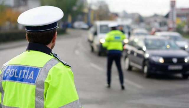 (FOTO) Zeci de șoferi depistați băuți la volan în județul Bacău. Polițiștii au reținut 32 de permise în cadrul controalelor din iunie 2026