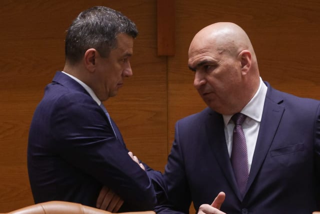 PSD și PNL se acuză de blocarea legii salarizării, România riscă 770 milioane euro