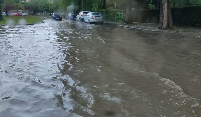 Avertizare meteo pentru Tulcea! Cod galben de ploi, vânt și descărcări electrice
