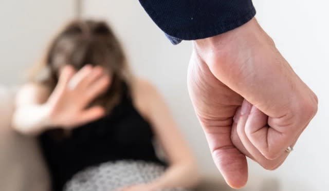 Un bărbat din Covasna a fost arestat pentru viol asupra fiicei vitregă