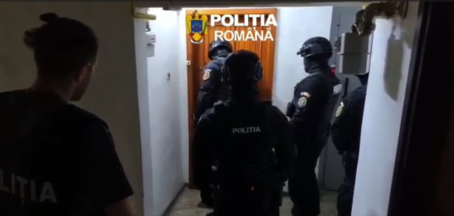 Șase tineri din Brașov, cu vârste între 16 și 22 de ani, cercetați pentru aderare la organizație neonazistă