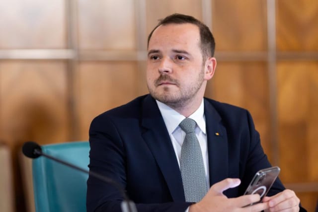 PSD acuză pe Ilie Bolojan că blochează formarea Guvernului în 2026