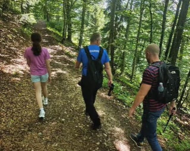 Doi turiști s-au întâlnit cu ursul pe traseul spre Cabana Ciucaș, jandarmii montani au intervenit