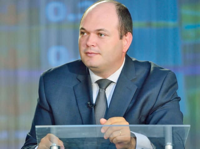 România traversează o corecție economică: scăderea salariilor în termeni reali și provocările gestionării ajustării
