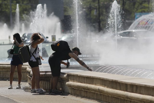 Cod roșu de caniculă în România. Unde sunt punctele de răcorire din București