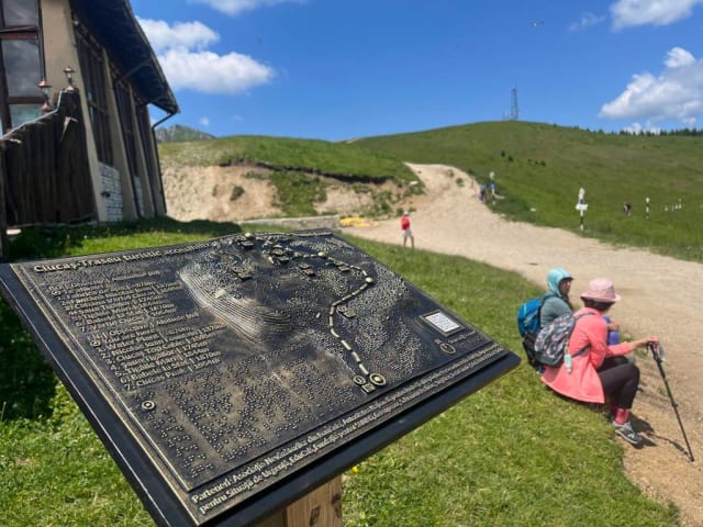 Traseu montan accesibilizat pentru nevăzători, inaugurat în Masivul Ciucaș