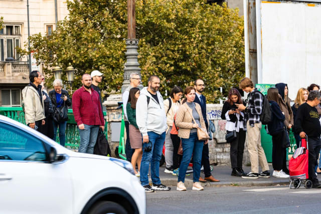 PIB-ul a crescut, dar 5,2 milioane de români rămân în risc de sărăcie