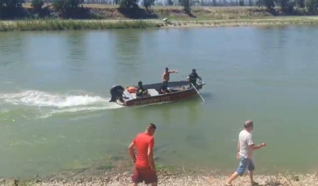 (FOTO) Un adolescent de 16 ani s-a stins din viață înecat în râul Siret, județul Bacău