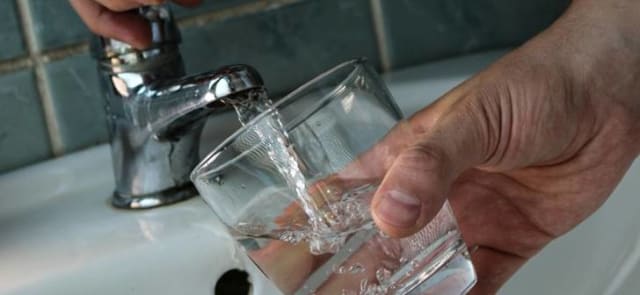 echipe Aquatim intervenind în rețeaua de apă din Timiș