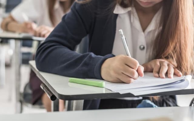 Elevii de la filiera teoretică susțin BAC 2026 la Istorie cu subiecte variate