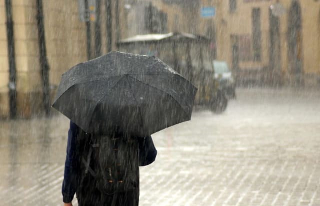 Vremea rea afectează România vineri și sâmbătă cu avertizări meteo de Cod Galben și Portocaliu