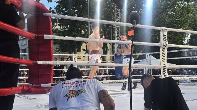 Gala Elite Fighting Championship a început în Piațeta Cazino din Mamaia cu sute de spectatori