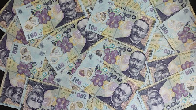 Poliția din Neamț anchetează un bărbat păcălit să transfere aproape 32.000 de lei înșelătorie în numele ANAF