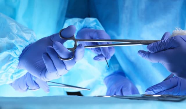 O femeie din Cluj a primit un transplant de cord, salvându-și viața
