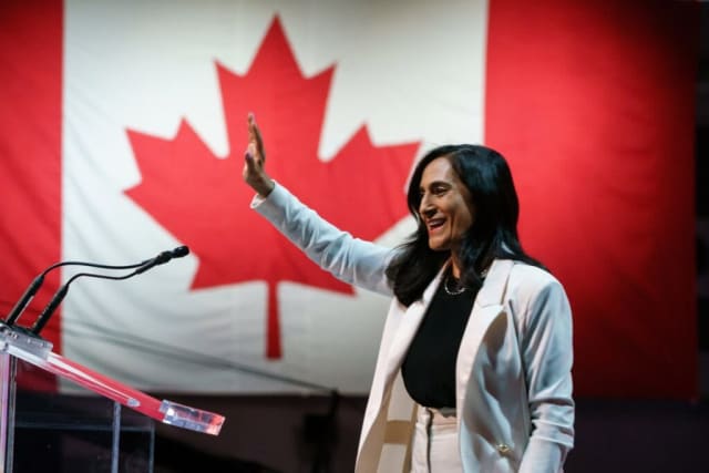 Ministrul canadian de Externe, Anita Anand, efectuează o vizită în România