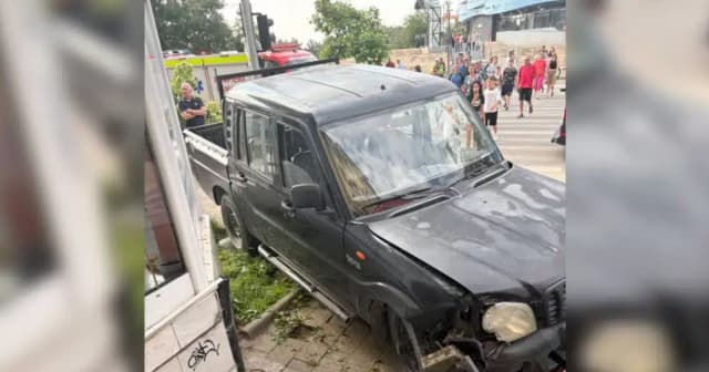 O femeie de 44 de ani s-a stins din viață după ce o camionetă a intrat pe trotuar în Tulcea