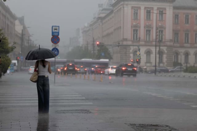 Cod galben de ploi, descărcări electrice și vânt puternic la Cluj. Cât timp e valabilă avertizarea?