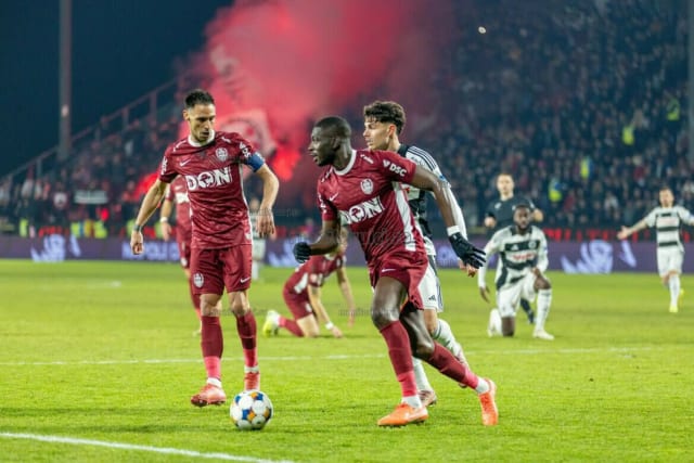 Sheriff Sinyan, fost la CFR Cluj, ar putea semna cu un club român condus de antrenor român
