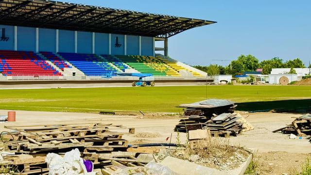 Stadionul din Alexandria de 10 milioane de euro rămâne neterminat, firma de construcții nu a primit plata