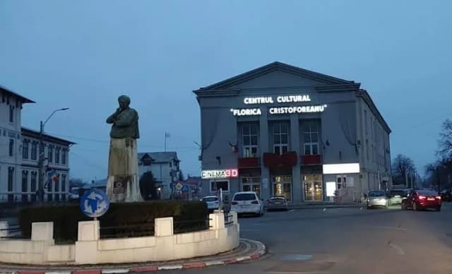Liberalii din Râmnicu Sărat critică bugetul Centrului Cultural: cheltuieli exagerate și lipsă de transparență