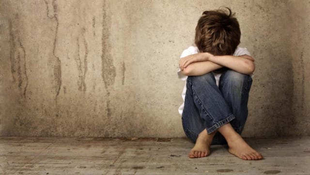 Un adolescent de 16 ani a fost arestat după tentativa de viol asupra vărului de 9 ani