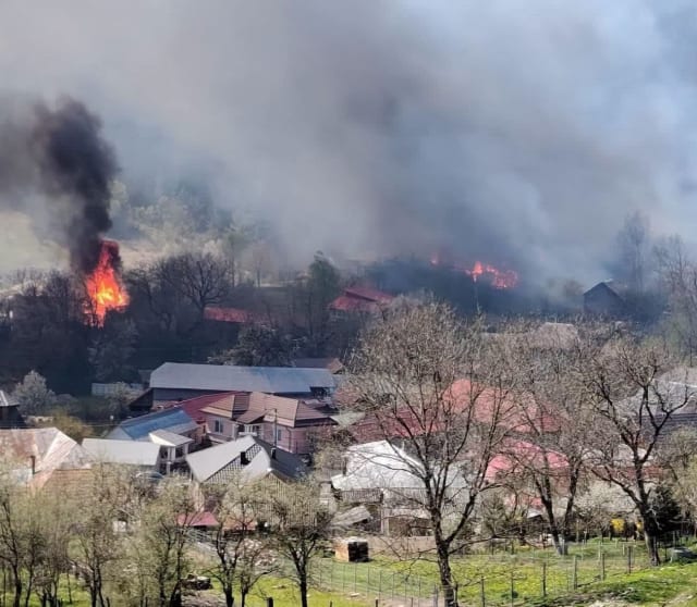 Guvernul alocă ajutor suplimentar pentru victimele incendiului din Soveja, Vrancea