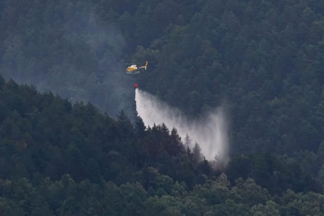Douăsprezece persoane s-au stins din viață în incendiile de vegetație din Spania, valul de căldură persistă în sudul Europei