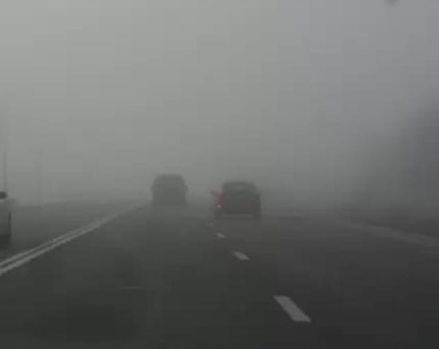 Centrul INFOTRAFIC a anunțat vizibilitate redusă din cauza ceții în Brașov și alte patru județe