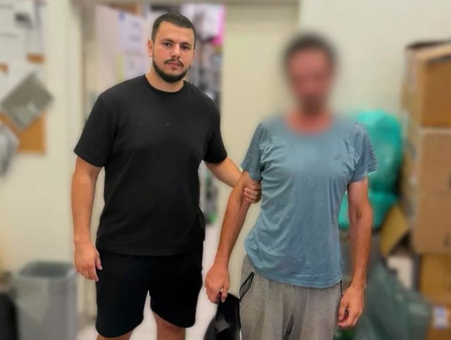 (FOTO) Polițist din Bacău, erou și în timpul liber. A prins un hoț după o urmărire pe stradă