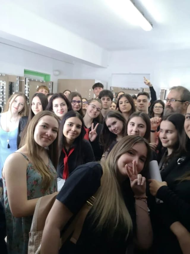 Trupa „Treivirgulăpaișpe” va participa la festivalul național de teatru pentru liceeni
