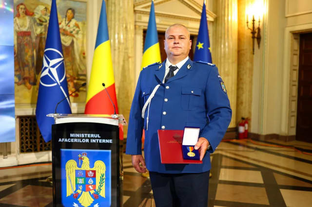 Jandarmul băcăuan Ilie Costin, decorat cu Emblema de Onoare a MAI după ce a salvat un bătrân de la înec