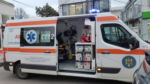 Un accident rutier în Venus: două persoane au fost evaluate medical