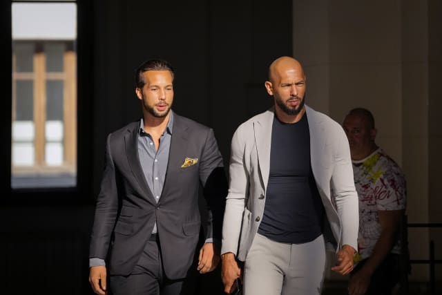 Frați Andrew și Tristan Tate în fața tribunalului, Miami, SUA