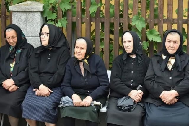 Fotografie din satul de lângă Onești devine virală, mesajul preotului emoționează comunitatea