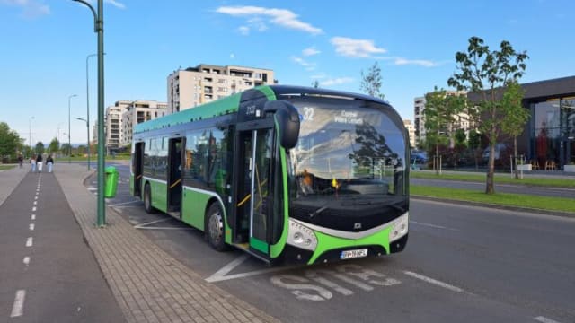 Întârzieri de până la 50 de minute pentru linia 320 RATBV din cauza lucrărilor de asfaltare