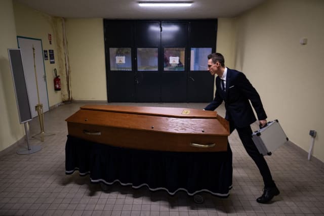 Casele de pompe funebre din Franța semnalează o situație gravă din cauza căldurii: „Trăim într-un fel de distopie”
