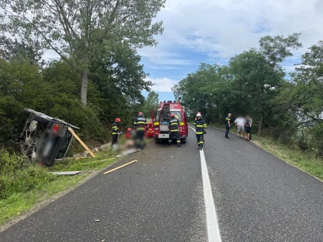 Accident grav în Recea-Cristur: doi răniți, unul resuscitat, șoferul transportat cu elicopterul SMURD