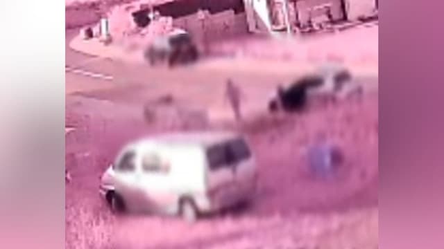Șofer din Suceava intră intenționat cu mașina în copil pe trotinetă, apoi îl lovește