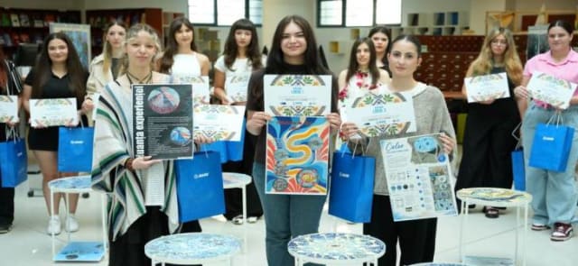 Studenții UPT au reinventat mozaicul în cadrul Competiției Culorilor Mapei