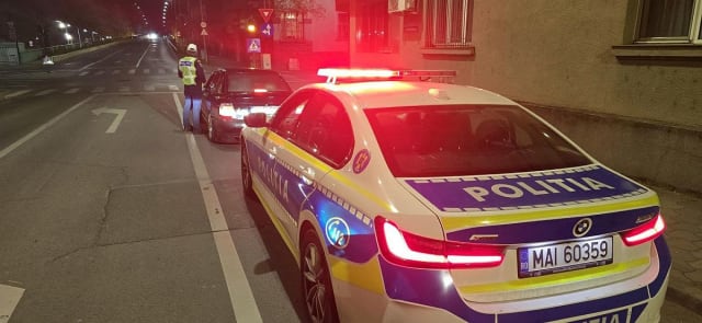 Bărbat de 43 de ani din București, prins de polițiști după furtul mașinii unui bătrân și conducere sub influența alcoolului