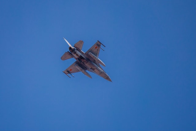 Nicușor Dan a anunțat doborârea unei drone în spațiul aerian al României de către un pilot de F-16