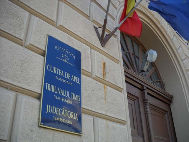 Asistent medical din Timiș, trimis în judecată pentru trafic de influență