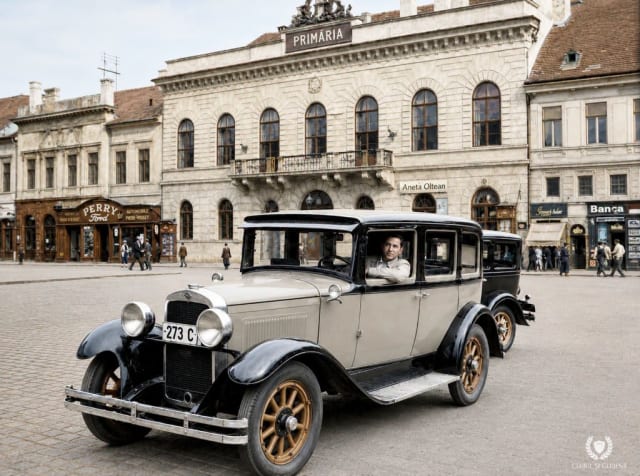 Fotografie rară din anii 1920: un automobil în centrul pieței Unirii din Cluj